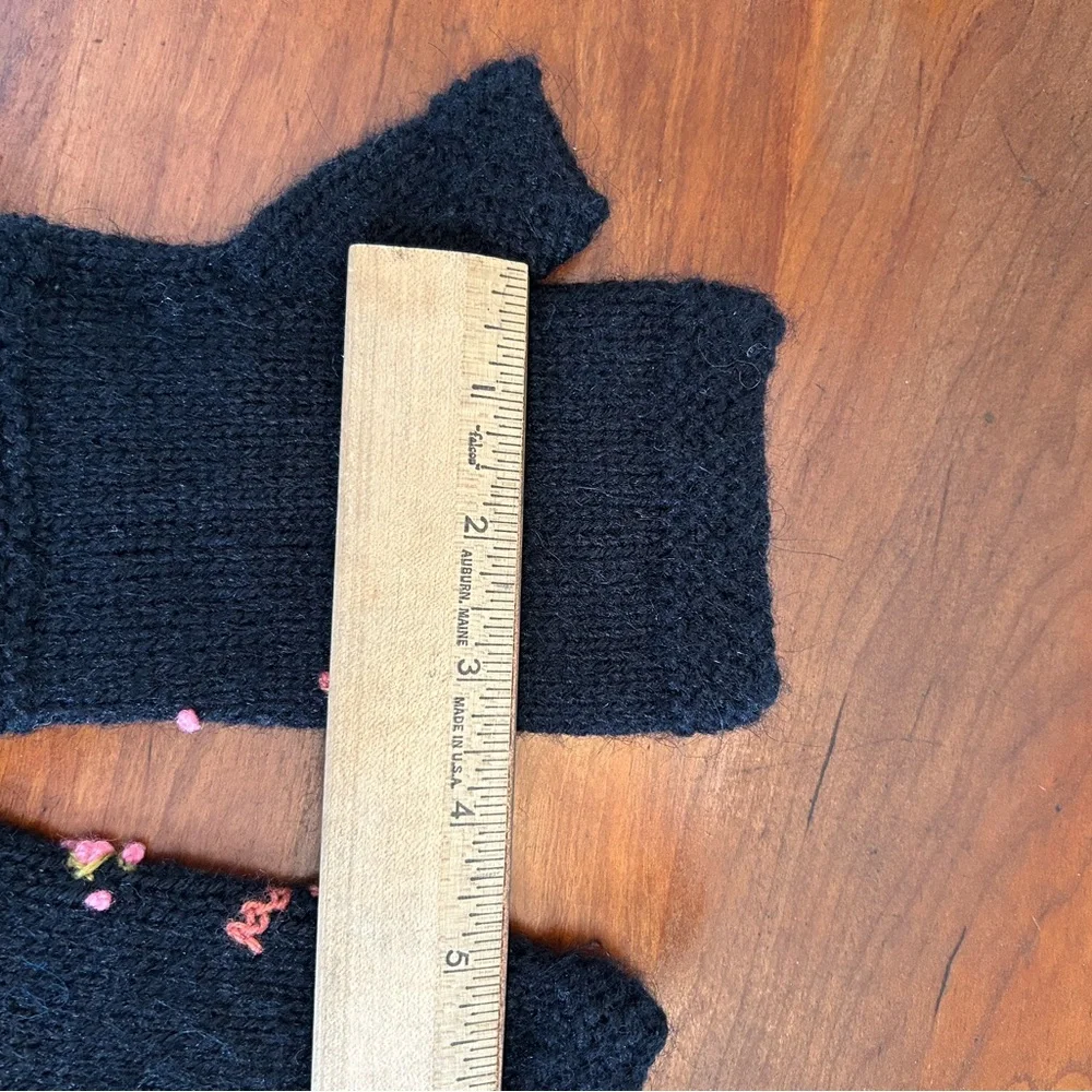 Peruvian Trading Company Black Fingerless Gloves with Floral Embroidery